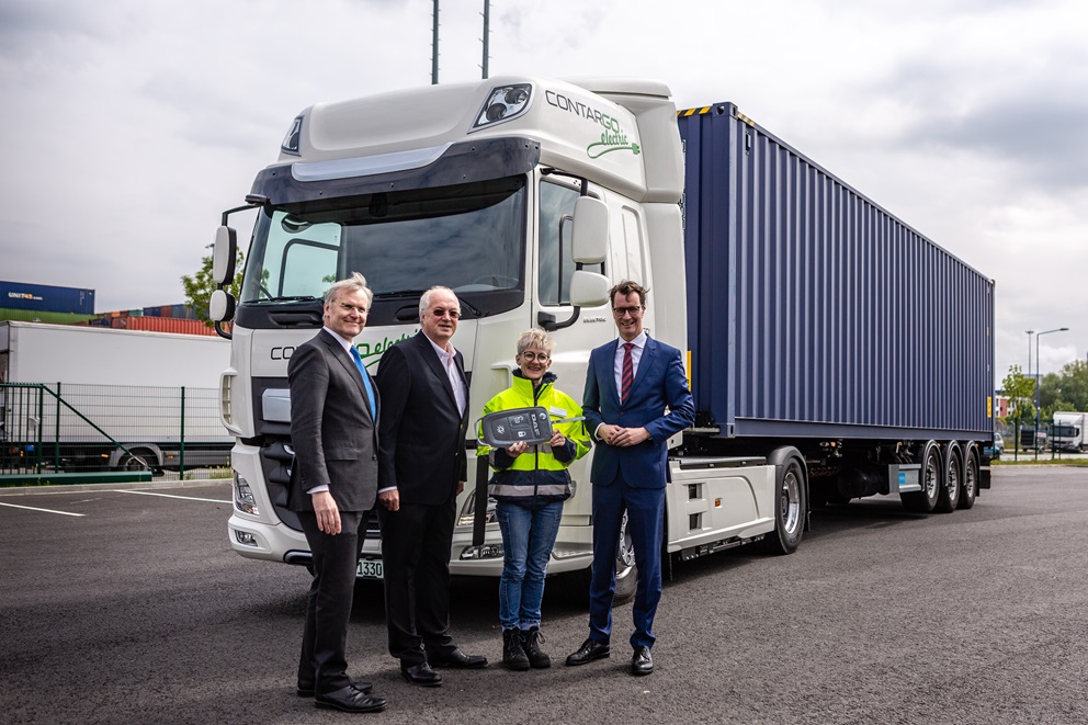 Two DAFs CF Electric for Rhenus Logistics in Germany - DAF Trucks N.V.