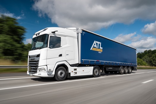 01-ATL-Renting-receives-its-2000th-DAF truck